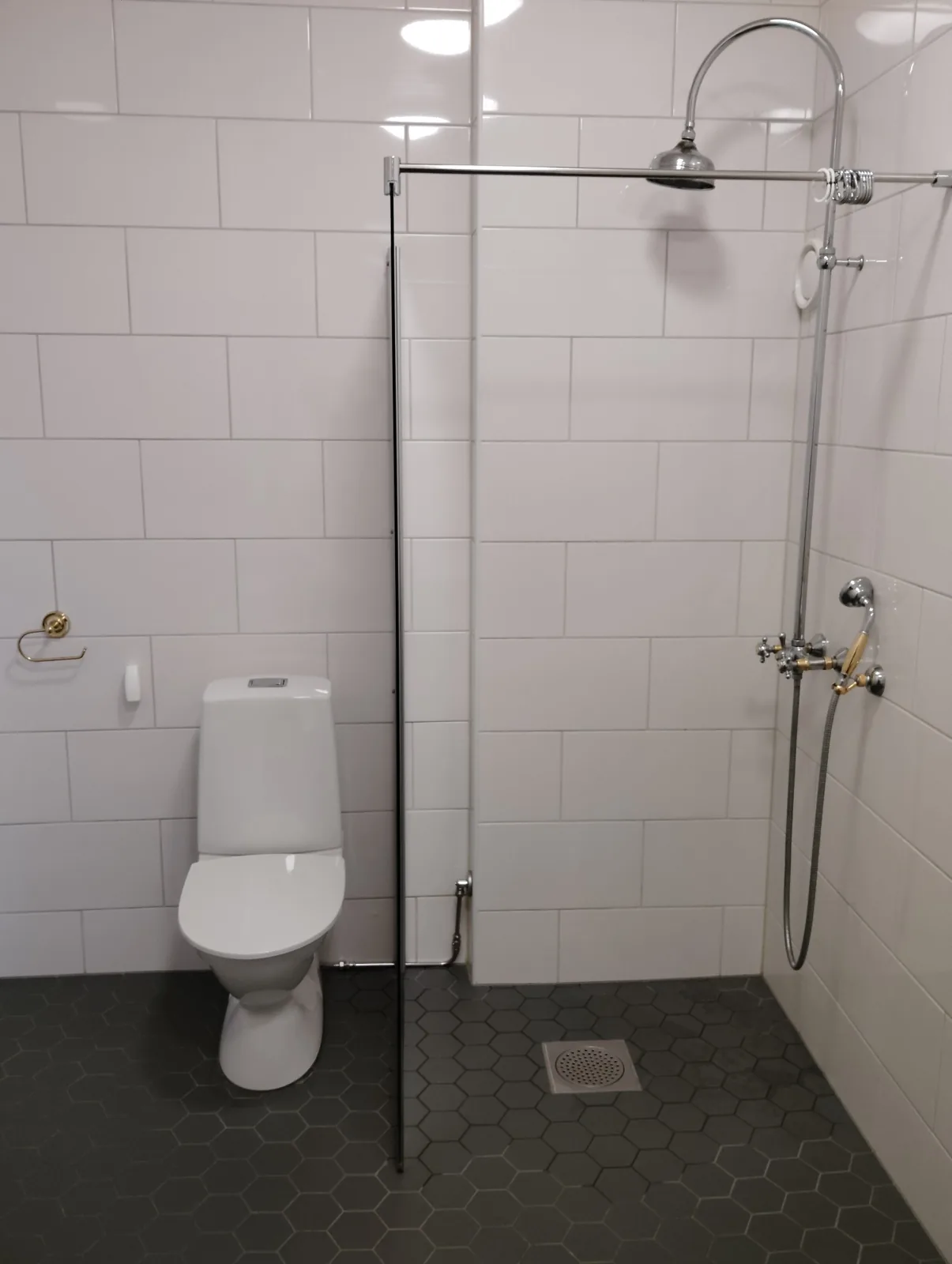 Bathroom cleaning completed for apartment handover in Tampere