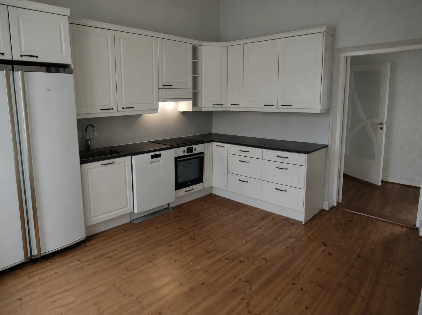 Professional move out cleaning completed in apartment kitchen in Tampere